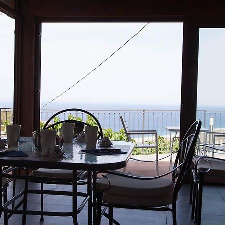 B&B Le Rose Del Tirreno ファレルナ エクステリア 写真
