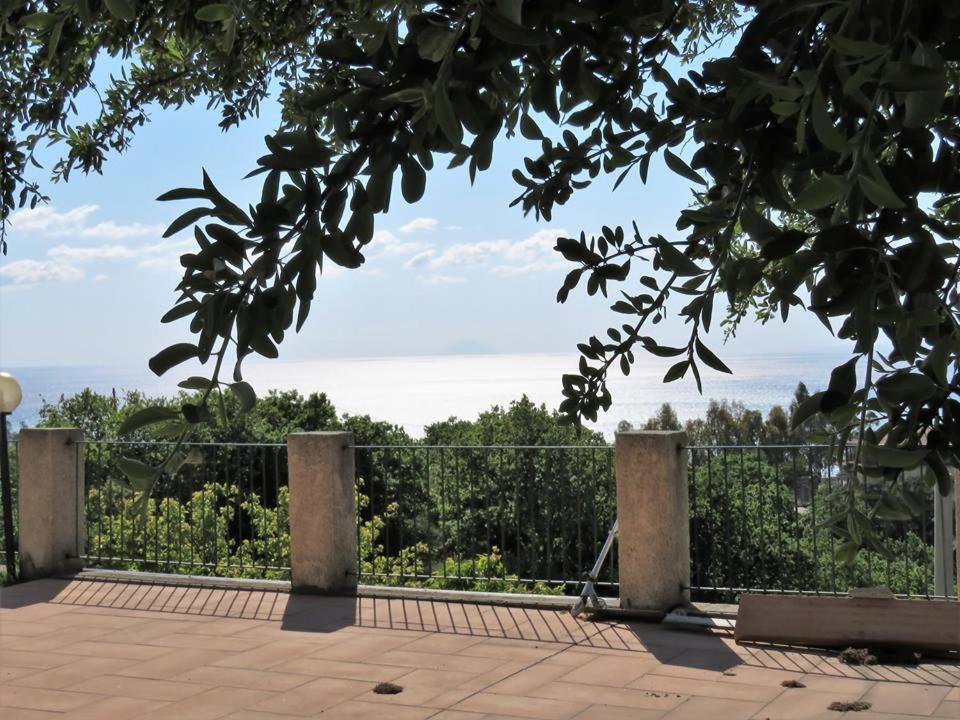 B&B Le Rose Del Tirreno ファレルナ エクステリア 写真