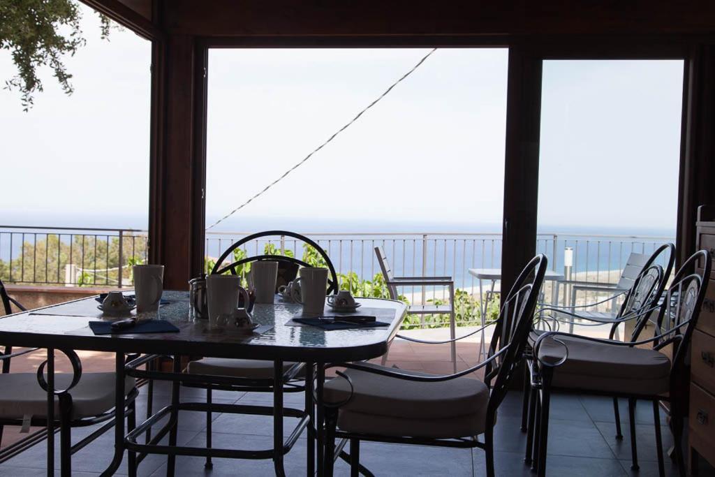 B&B Le Rose Del Tirreno ファレルナ エクステリア 写真