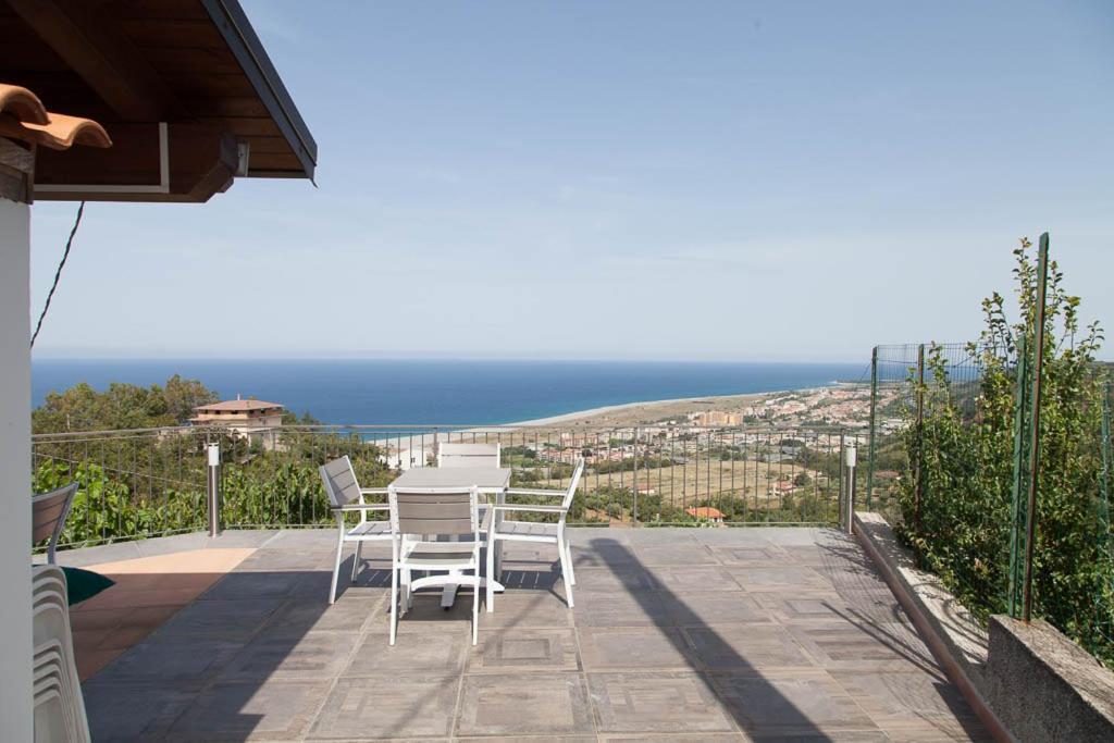 B&B Le Rose Del Tirreno ファレルナ エクステリア 写真